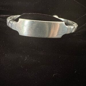 Vintage mande’ Women's Silver Cuff Bracelet 6.25 Inches